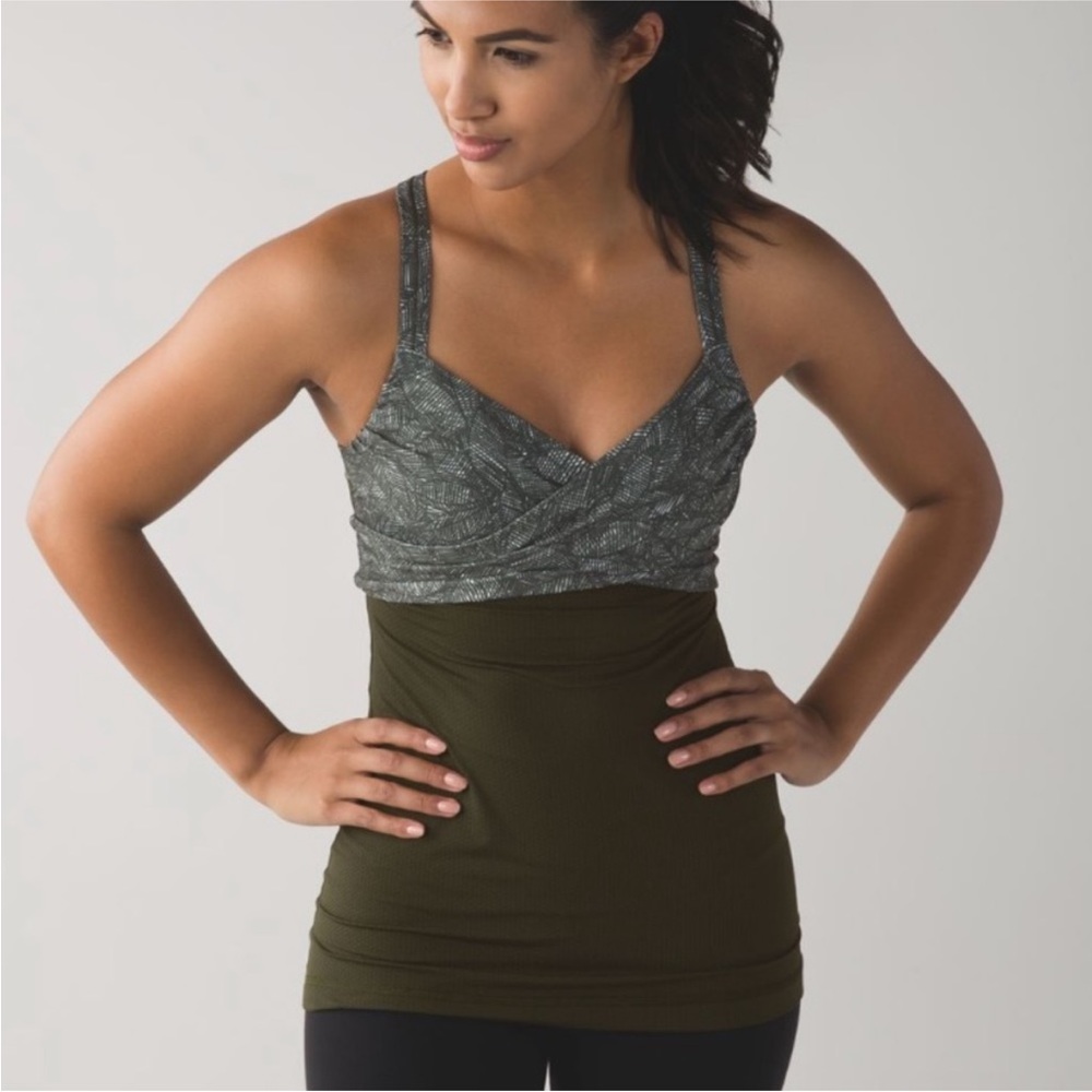 Lululemon Wrap It Up Tank Size 4 - Jazzy White Gator Green Gator Green